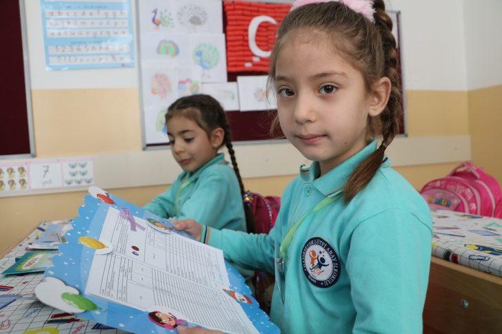 Sivas’ta öğrencilerin karne heyecanı G5