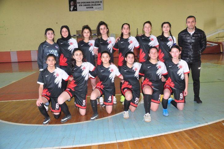 Isparta Spor Liseli sultanlar futsalda şampiyon oldu G2