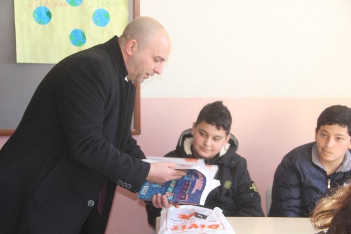 Ezine&rsquo;de &ouml;ğrencilere karne hediyesi