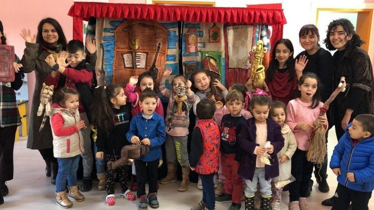 Karaabdülbakili çocuklar müzikli kukla gösterisi ile eğlendi G1