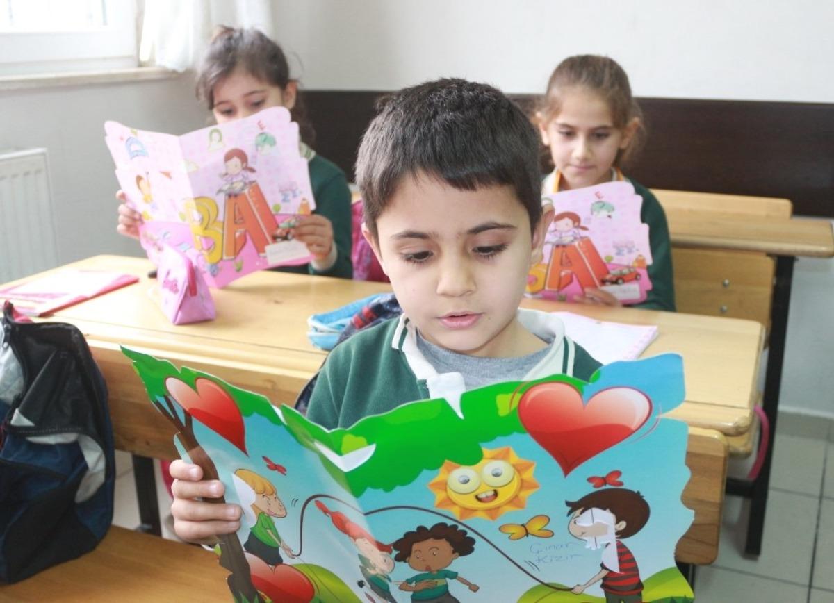Adıyaman&rsquo;da 154 bin 43 &ouml;ğrenci karne sevinci yaşadı