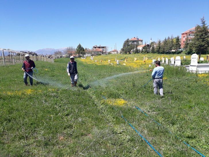 Elmalı’da mezarlıklar tel çitle çevriliyor G3