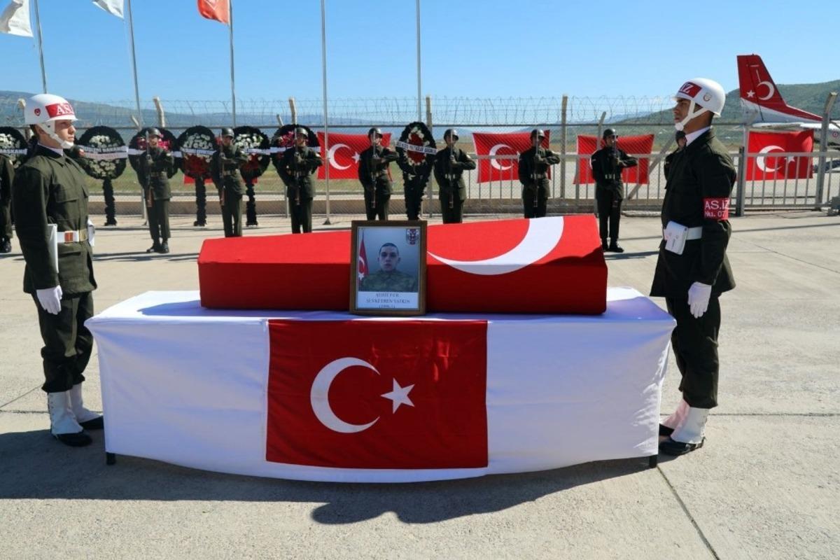 Bing&ouml;l'de, &ccedil;&ouml;p d&ouml;kmeye giderken şehit edilen askerin kanı yerde kalmadı