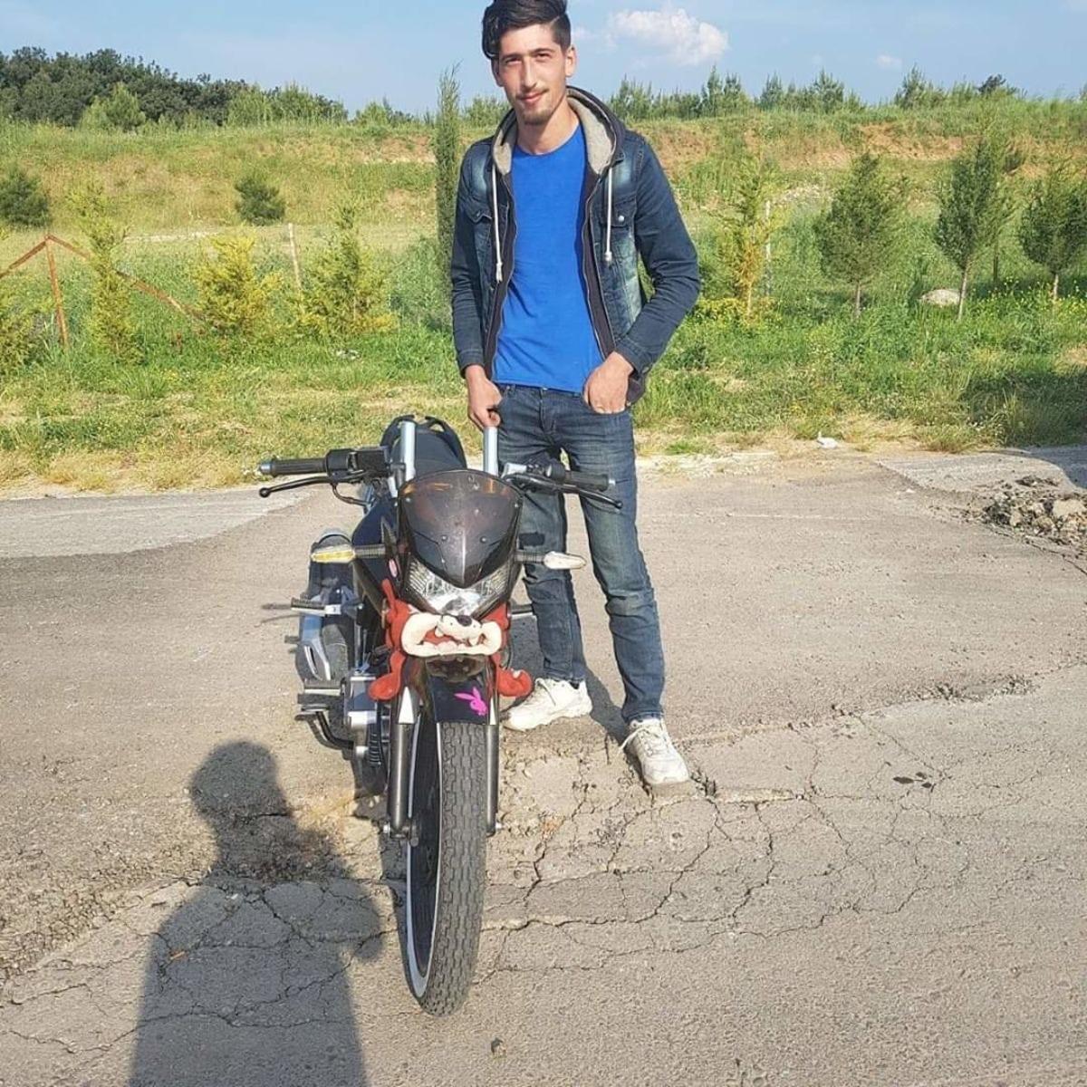 Forklift ile TIR'a &ccedil;arpan motosikletin s&uuml;r&uuml;c&uuml;s&uuml; &ouml;ld&uuml;