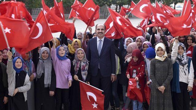 Başkan Altay, karne alan öğrencileri tebrik etti