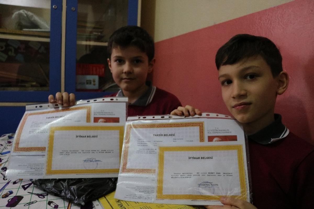 Kahramanmaraş&rsquo;ta 288 bin &ouml;ğrenci karne heyecanı yaşadı