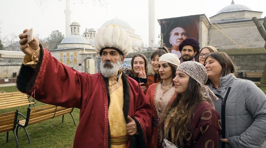 Trakya &Uuml;niversitesi Sultan 2. Bayezid K&uuml;lliyesinden "M&uuml;zede selfie g&uuml;n&uuml;"ne &ouml;zel konsept