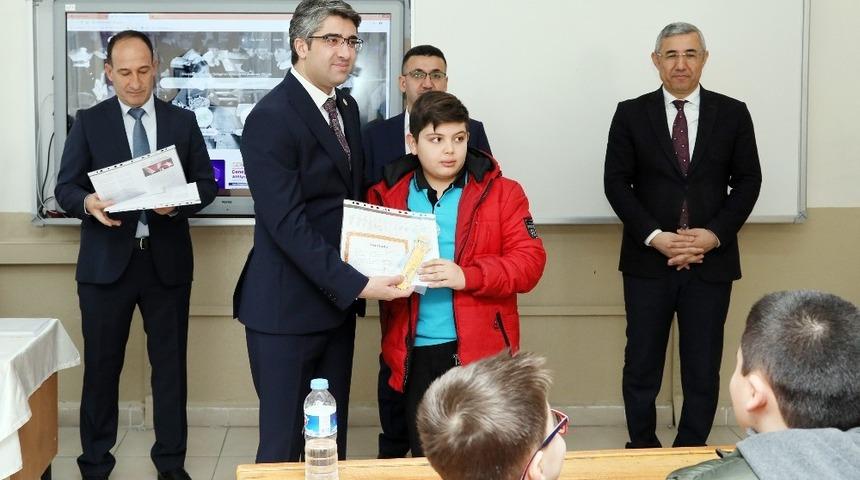 Darende&rsquo;de de yarıyıl karneleri dağıtıldı