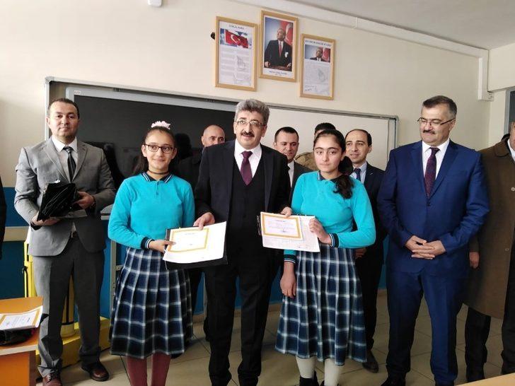 Van’da 310 bin öğrenci karnelerini aldı G1