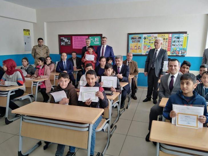 Van’da 310 bin öğrenci karnelerini aldı G4