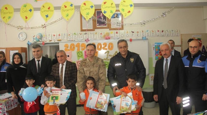 Hakkari’de 70 bin öğrenci karne aldı