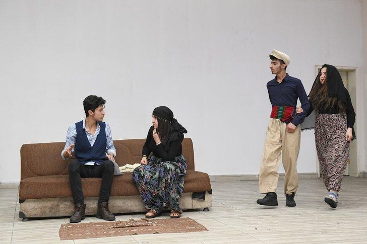 Kursiyerlerden tiyatro gösterisi G2