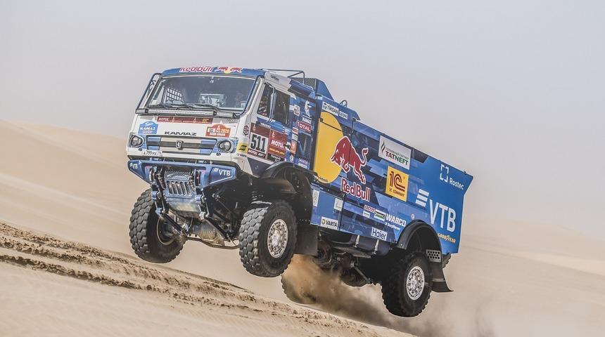 Dakar Rallisi'nde zafer 3'&uuml;nc&uuml; kez Carlos Sainz'in oldu