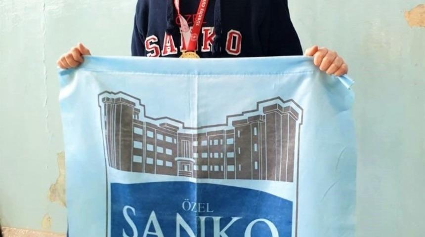 SANKO Okullarının y&uuml;zme başarısı