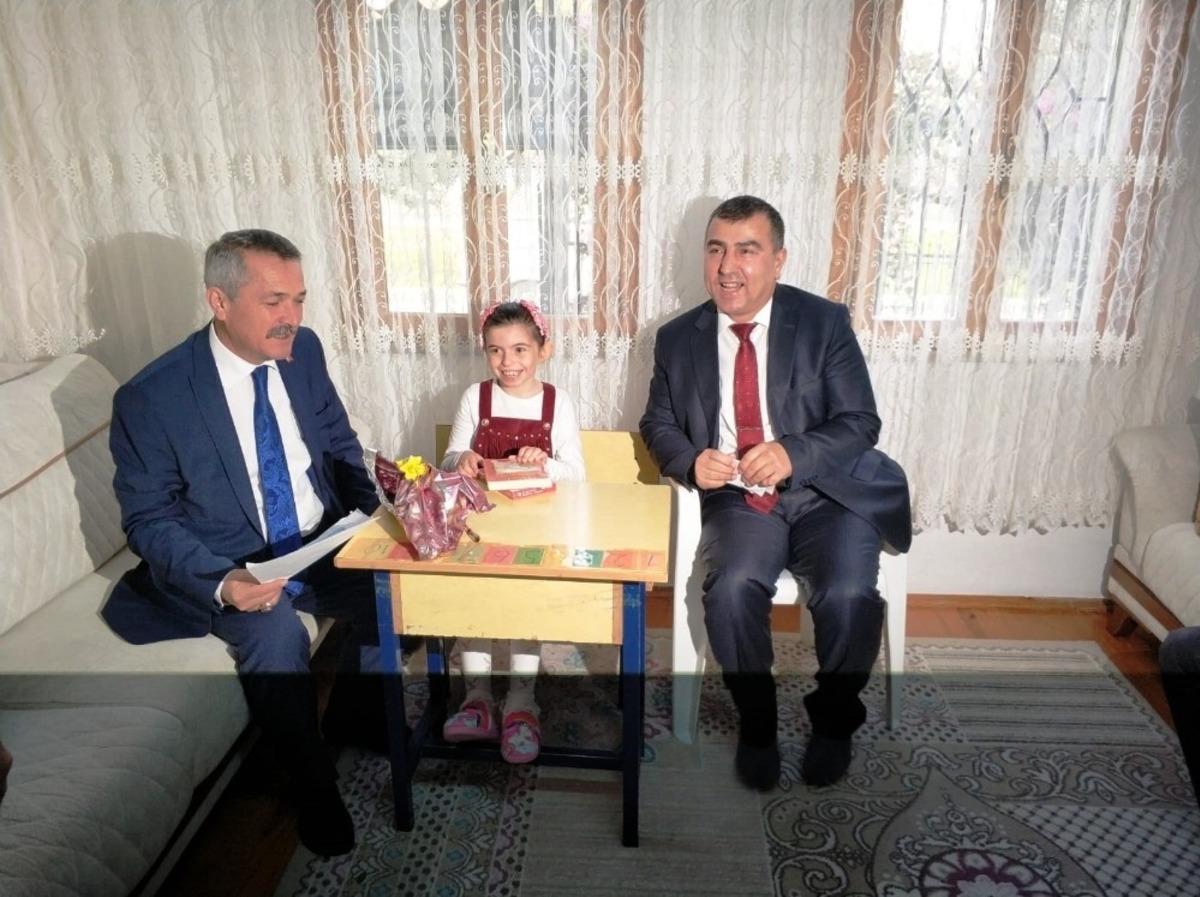 Fethiye&rsquo;de Evde Eğitim Alan &Ouml;ğrencinin Karne Sevinci