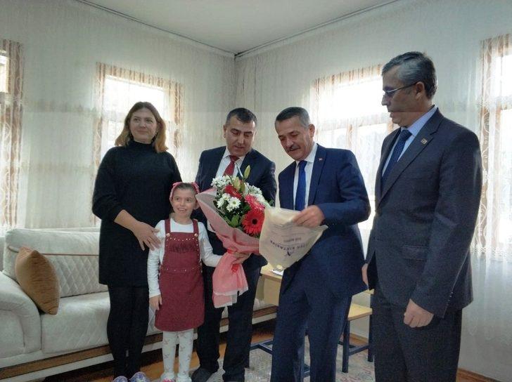 Fethiye’de Evde Eğitim Alan Öğrencinin Karne Sevinci G4