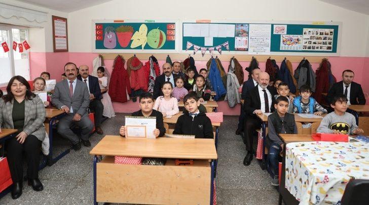 Başkan Çolakbayrakdar, öğrencilerin karne sevincine ortak oldu G1