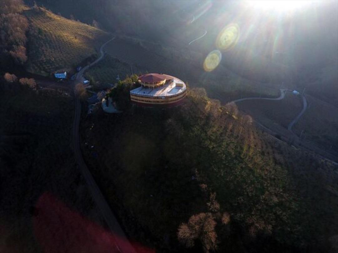  'Oraya kim gelir dediler' ama... K&uuml;&ccedil;&uuml;kken ke&ccedil;i otlattığı tepeye hayalini inşa etti