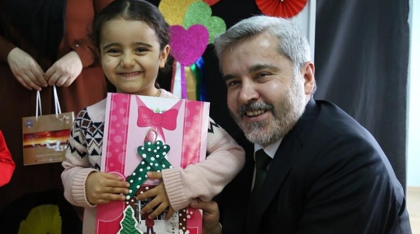 Rekt&ouml;r Şahin: &ldquo;&Ccedil;ocuklarımıza y&uuml;rekten inanıyor, onları &ccedil;ok seviyoruz&rdquo;