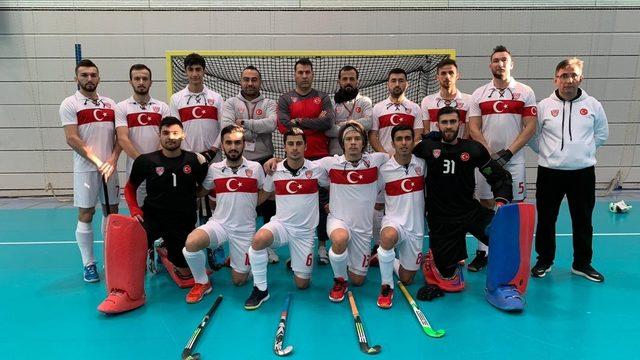 Erkek Salon Hokeyi Milli Takımı Avrupa Şampiyonasına iyi başladı