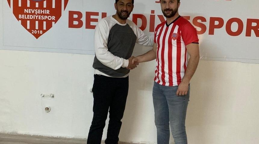 Sinan Uzun artık gollerini Nevşehir Belediyespor i&ccedil;in atacak