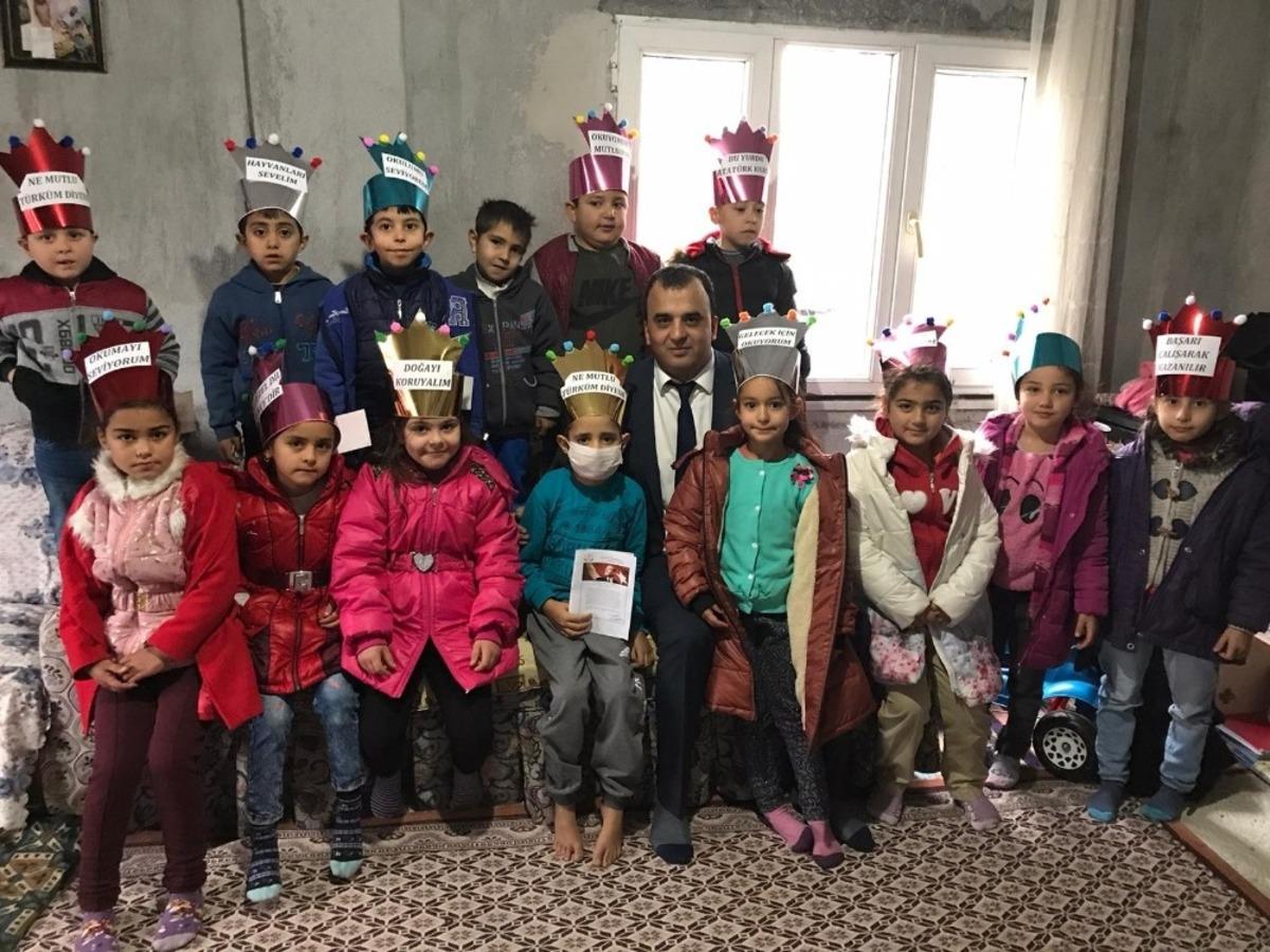 K&uuml;&ccedil;&uuml;k &Ouml;kkeş&rsquo;in karnesini &ouml;ğretmeni evine getirdi