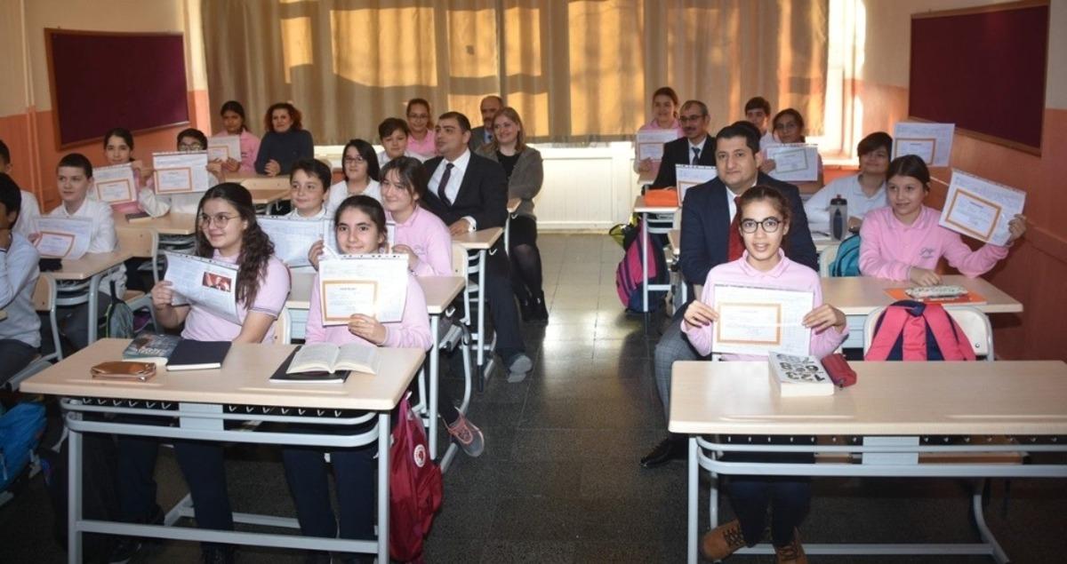 Aliağa&rsquo;da 16 bin 964 &ouml;ğrenci karne heyecanı yaşadı