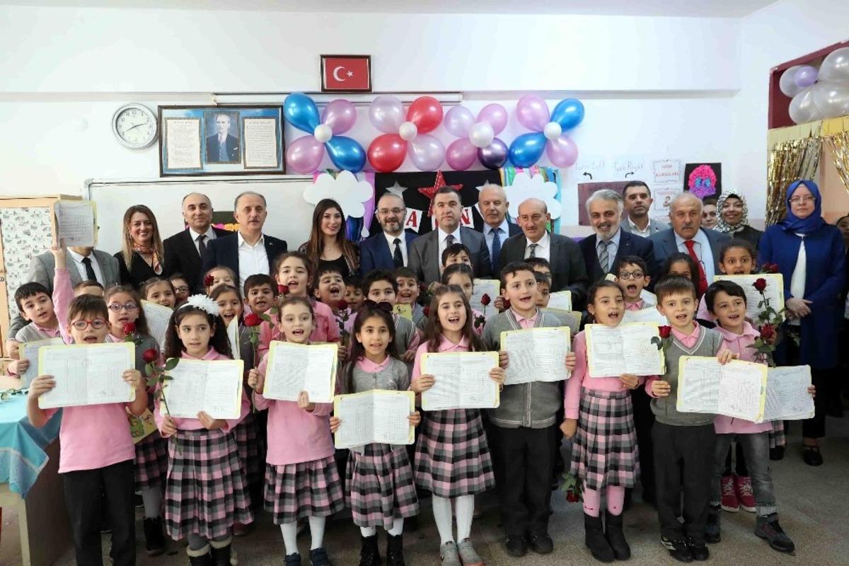 &Ouml;ğrencilere karne, &ouml;ğretmenlere g&uuml;l