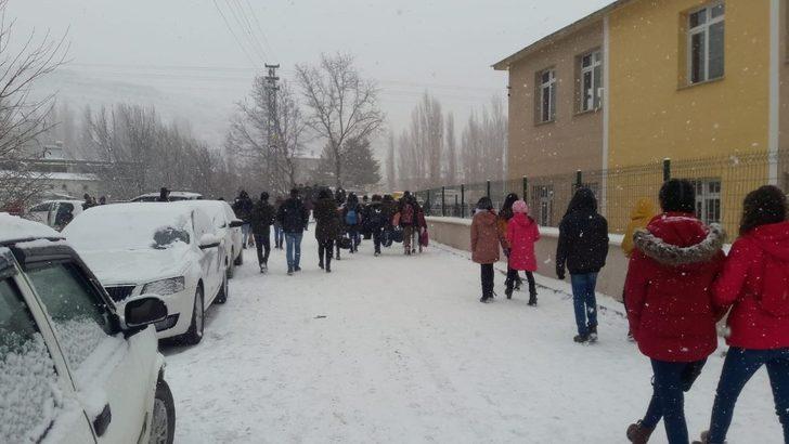 Kar yağışı Gürün’ü beyaza bürüdü G4