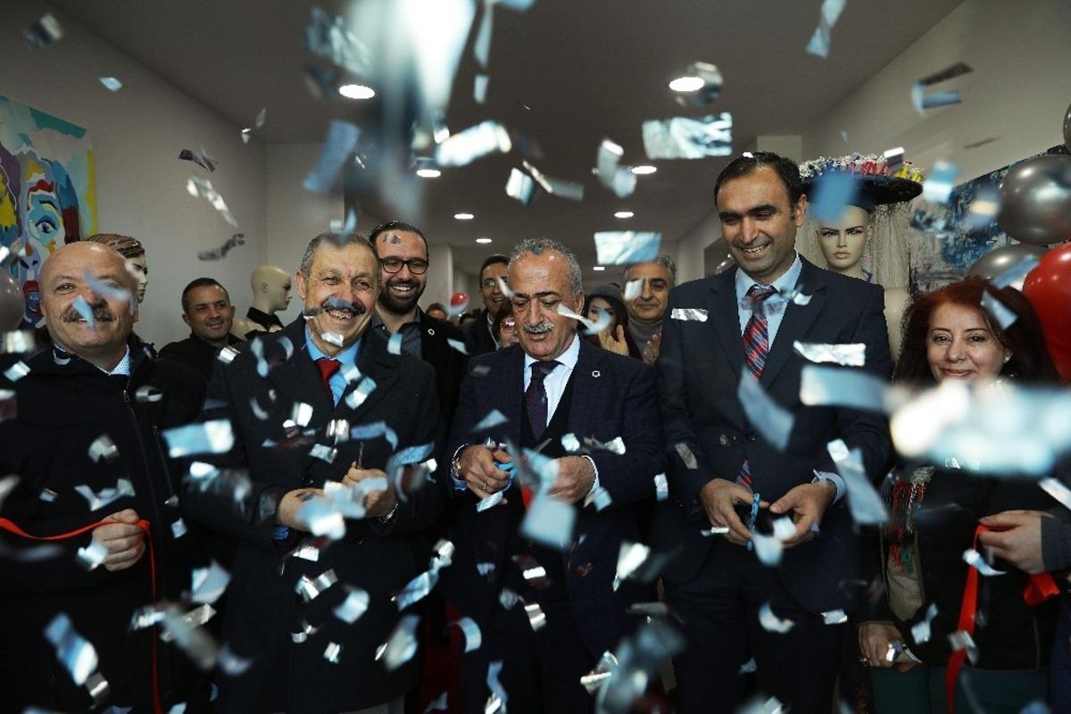 Giy-&ccedil;ık at&ouml;lyesi a&ccedil;ıldı