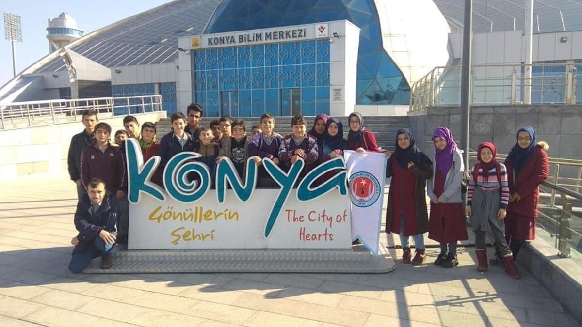H&uuml;y&uuml;kl&uuml; &ouml;ğrenciler Konya Bilim Merkezi gezisi
