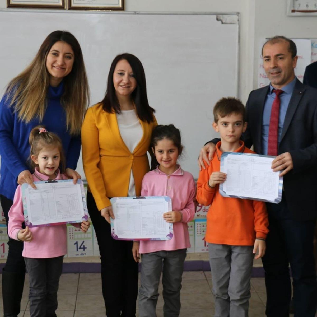 Başkan Tekin, &ouml;ğrencilerin karne heyecanlarına ortak oldu