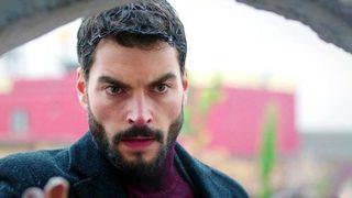 YouTube uçakta öpüşen Akın Akınözü ve sevgilisinin videosunu kaldırdı