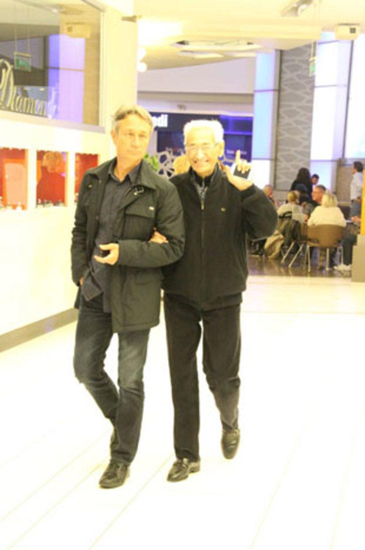 Adnan Şenses çapkınlık turunda G4