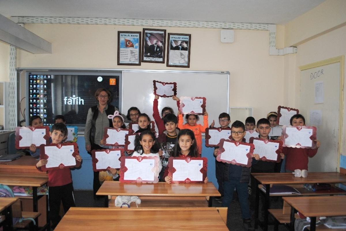 Eğirdir&rsquo;de 4 bin 550 &ouml;ğrenci karne aldı