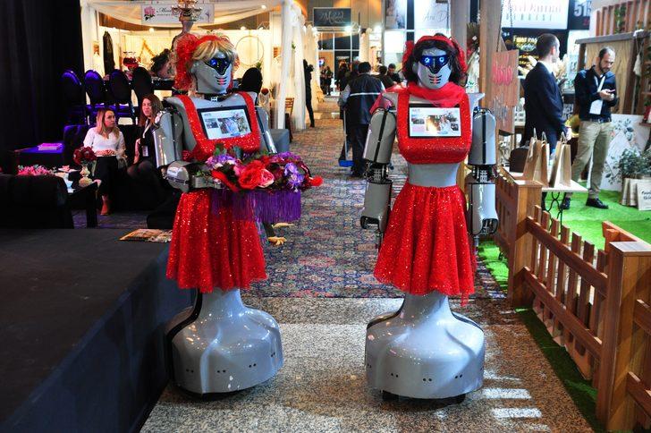 İstanbul'daki evlilik fuarında 'kınacı robotlar' şov yaptı! G3
