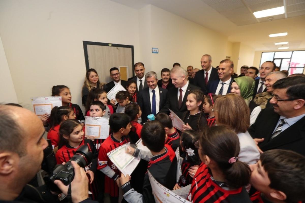 &Ouml;ğrencilerin Karne Sevincine Ortak Oldular