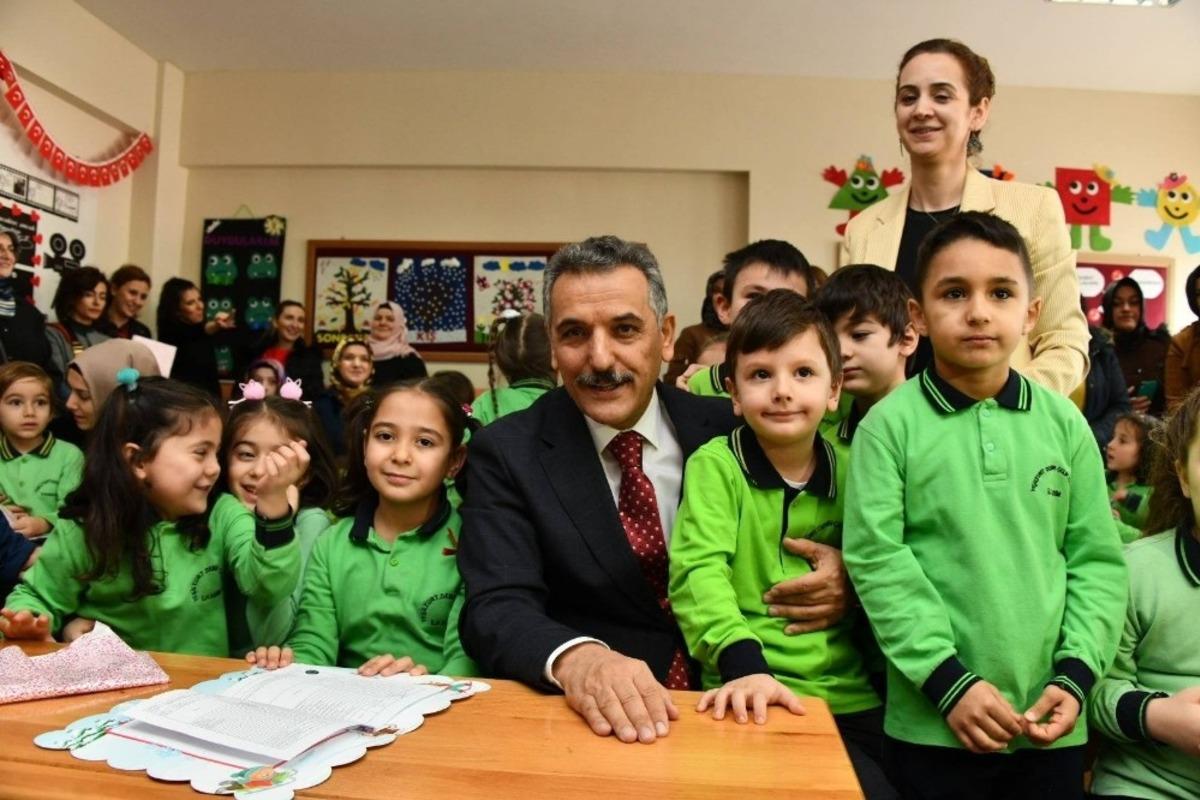 Vali Kaymak: "&Ccedil;ocuklarımızın iyi bir insan olarak geleceğe hazırlanmalarını &ccedil;ok &ouml;nemsiyoruz"