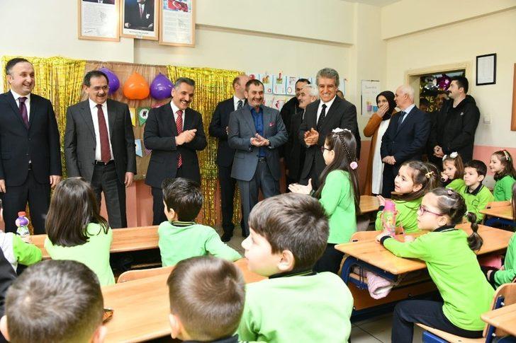 Vali Kaymak: "Çocuklarımızın iyi bir insan olarak geleceğe hazırlanmalarını çok önemsiyoruz" G3