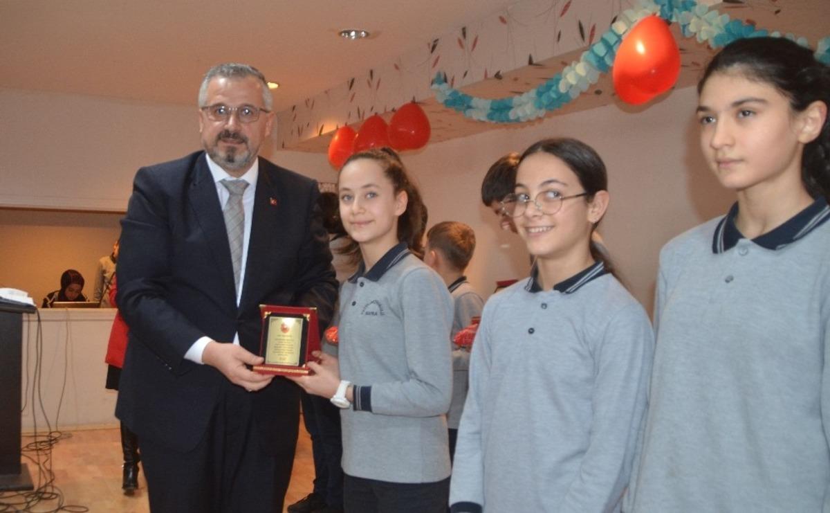 Bafra&rsquo;da 24 bin &ouml;ğrenci karnelerini aldı