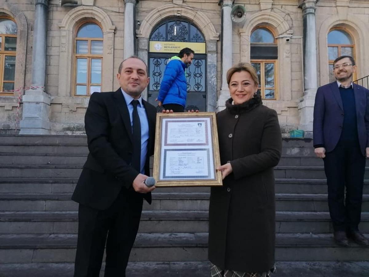 Milletvekili Ceyda &Ccedil;etin Erenler&rsquo;e diploma s&uuml;rprizi