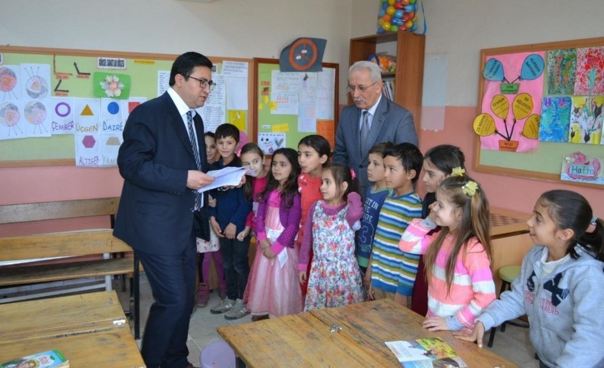Kaymakam Zaman&rsquo;dan &ouml;ğrencilere: "Sizler bizim geleceğimizsiniz"