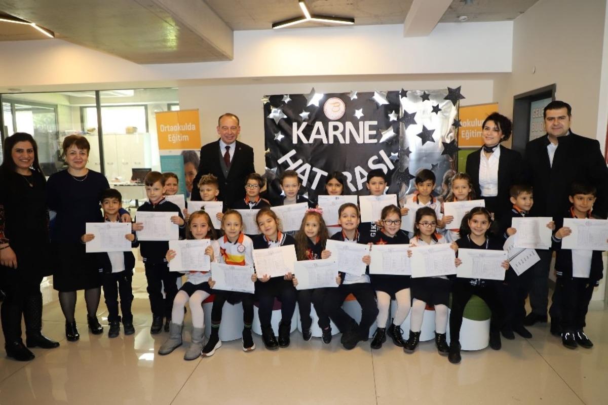 Başkan Akın&rsquo;dan &ouml;ğrencilere karne hediyesi