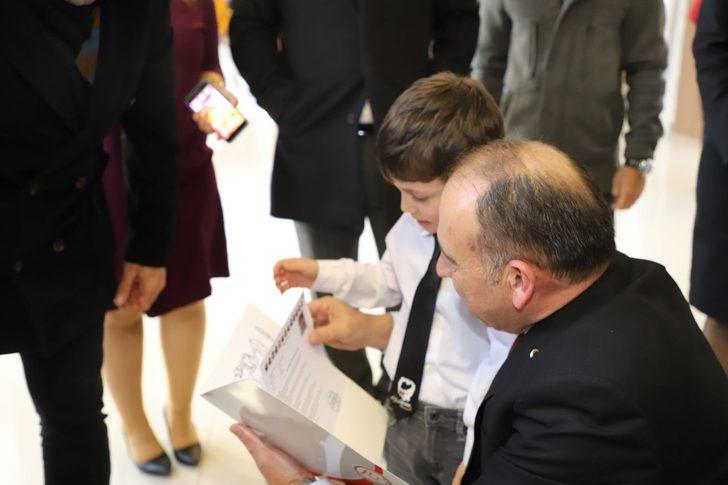 Başkan Akın’dan öğrencilere karne hediyesi G2