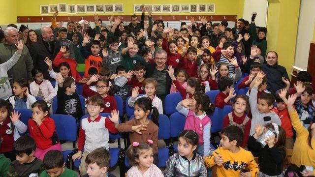 Başkan Deniz Köken miniklerin karne heyecanına ortak oldu