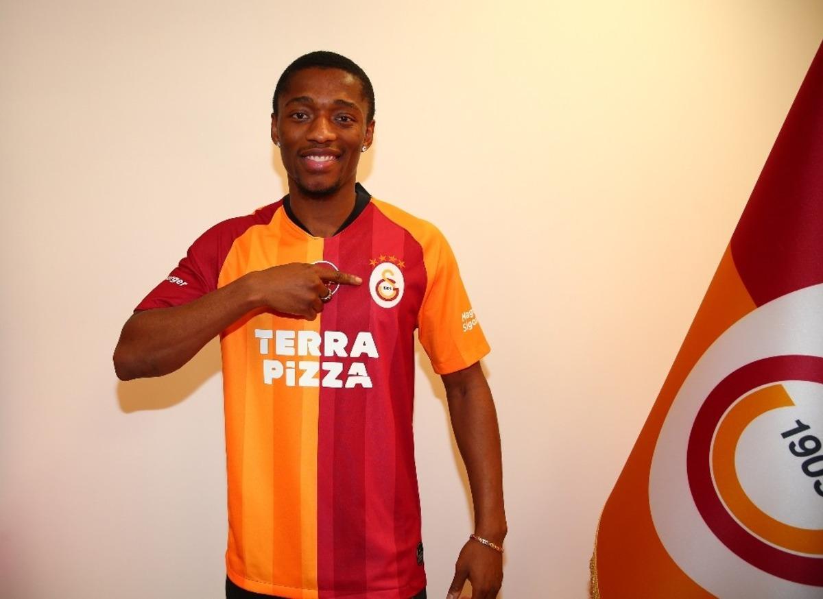 Galatasaray, yeni transferlerin lisansını &ccedil;ıkardı