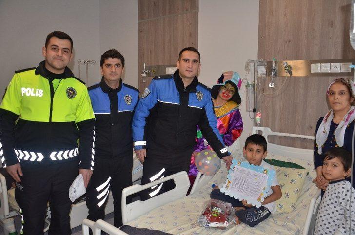 Hastanede tedavi gören öğrencilere polisten karne sürprizi G2