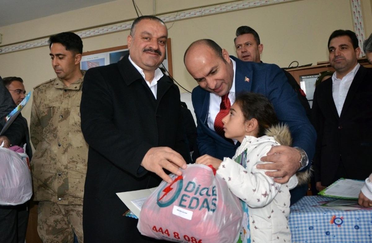 Dicle Elektrik&rsquo;ten minik &ouml;ğrencilere karne hediyesi