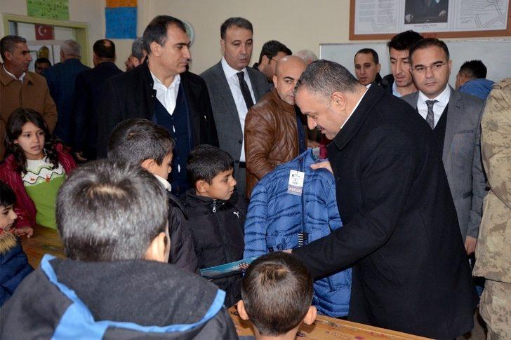 Dicle Elektrik’ten minik öğrencilere karne hediyesi G2