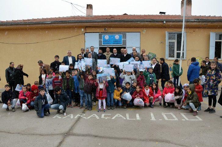 Dicle Elektrik’ten minik öğrencilere karne hediyesi G3